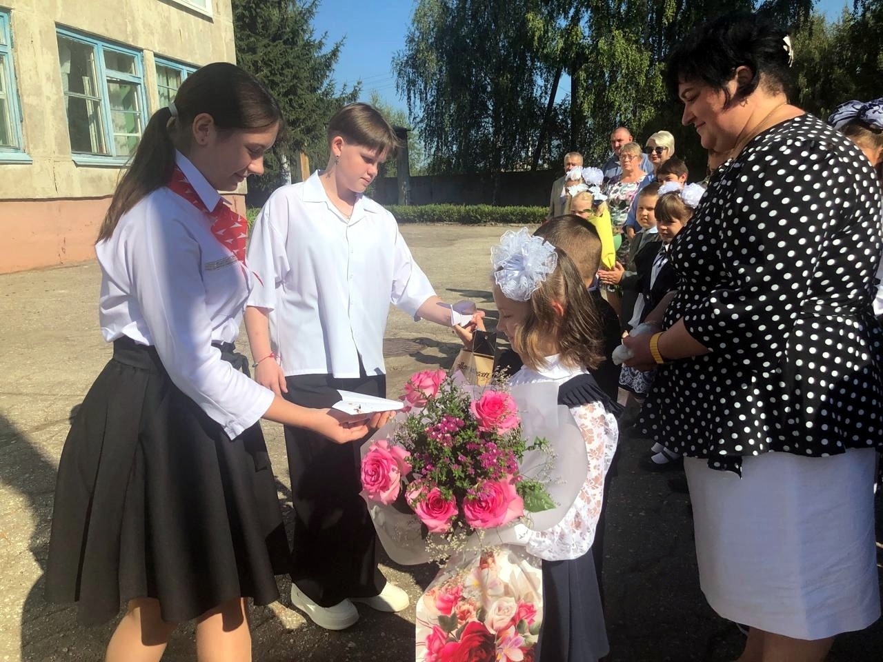 Вручение &amp;quot;Самолётиков будущего&amp;quot; первоклассникам.